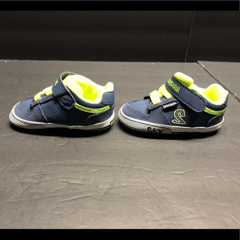 Sketchers Crib Shoes Sneakers Baby sz: 2 EUC - Picture 2 of 7